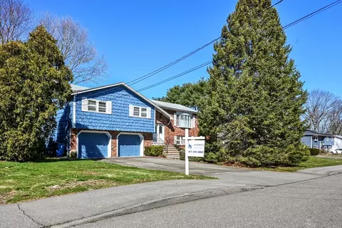 6 Gloversbrook Rd, Randolph, MA 02368