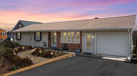 220 Pleasant St, Somerset, MA 02726