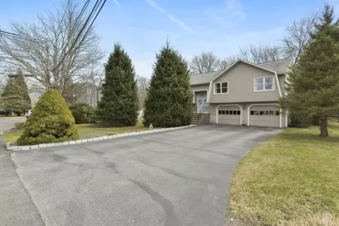 Exterior - 4 Coach Ln, Dedham, MA 02026 photo 2 of 9