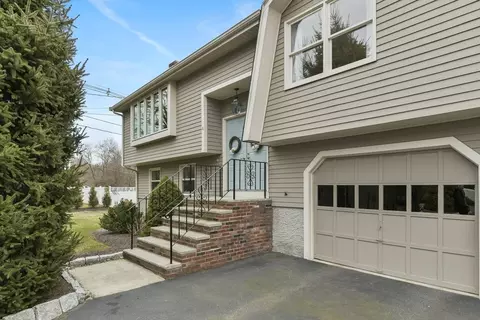 Exterior - 4 Coach Ln, Dedham, MA 02026 photo 4 of 9