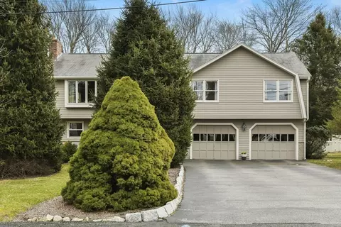 4 Coach Ln, Dedham, MA 02026