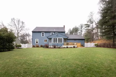 Exterior - 4 Arrowhead Rd, Walpole, MA 02081 photo 4 of 5