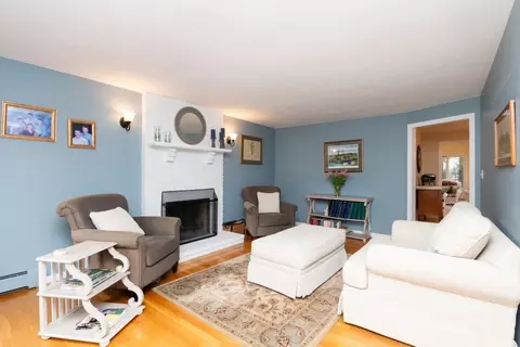 Living - 4 Arrowhead Rd, Walpole, MA 02081 photo 3 of 7