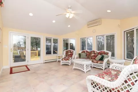 Living - 4 Arrowhead Rd, Walpole, MA 02081 photo 5 of 7