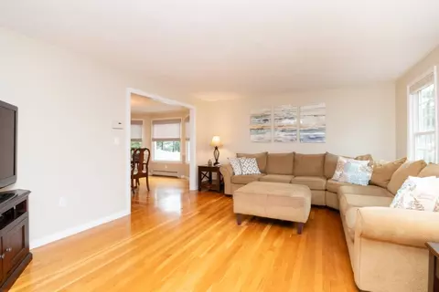 Living - 4 Arrowhead Rd, Walpole, MA 02081 photo 2 of 7