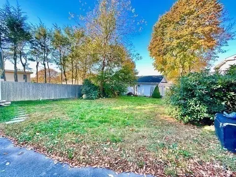 Exterior - 241 Montgomery St, Fall River, MA 02720 photo 6 of 8