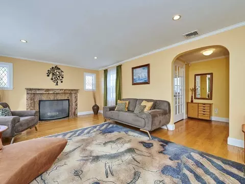 1881 Commonwealth Ave, Newton, MA 02466