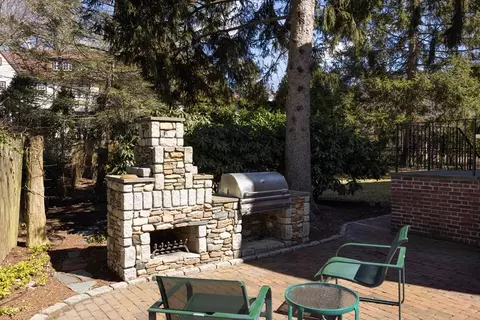Exterior - 237 Dean Rd, Brookline, MA 02445 photo 3 of 4