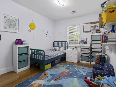 Bedroom - 29 Payson Rd, Brookline, MA 02467 photo 3 of 3