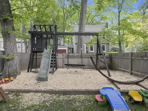 Exterior - 29 Payson Rd, Brookline, MA 02467 photo 5 of 10
