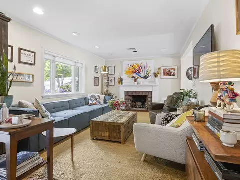 Living - 29 Payson Rd, Brookline, MA 02467 photo 1 of 4