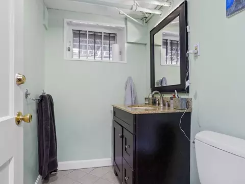Bath - 29 Payson Rd, Brookline, MA 02467 photo 2 of 3