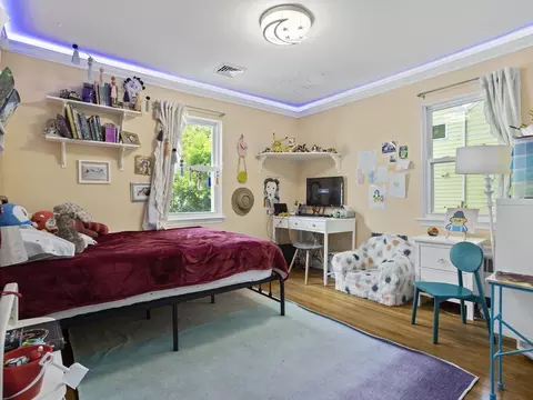 Bedroom - 29 Payson Rd, Brookline, MA 02467 photo 2 of 3