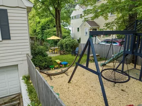Exterior - 29 Payson Rd, Brookline, MA 02467 photo 4 of 10