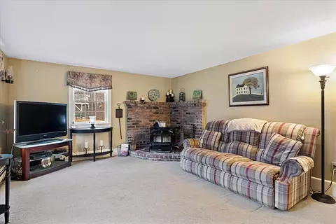 Living - 137 Sutton Rd, Webster, MA 01570 photo 3 of 5