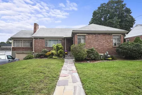 25 Girard Rd, Stoneham, MA 02180