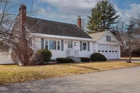 8 Donna Rd, Woburn, MA 01801