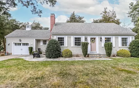 77 Chase Rd, Falmouth, MA 02540