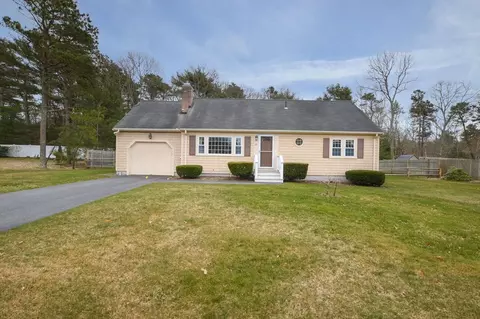 25 Pine View Dr, Barnstable, MA 02635