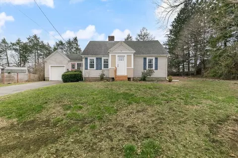 26 Felton St, Peabody, MA 01960