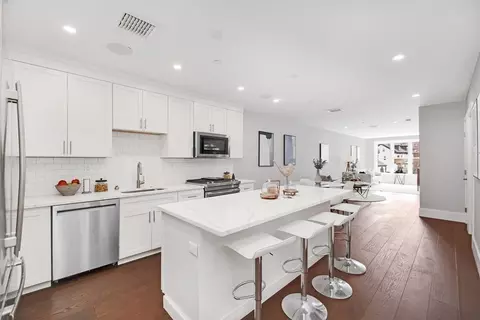 480 W Broadway #301/11, Boston, MA 02127