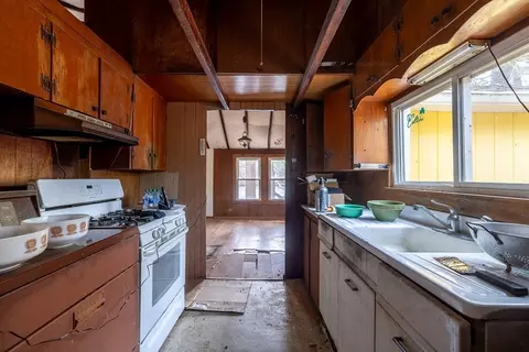 Kitchen - 10 Wildwood Ave, Upton, MA 01568 photo 3 of 3
