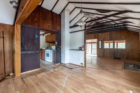 Exterior - 10 Wildwood Ave, Upton, MA 01568 photo 4 of 10