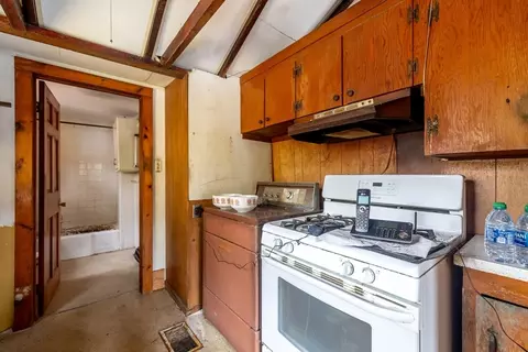 Kitchen - 10 Wildwood Ave, Upton, MA 01568 photo 2 of 3