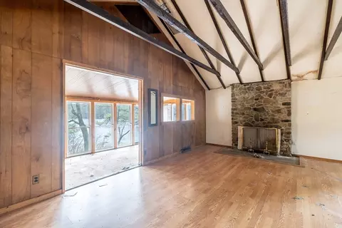 Exterior - 10 Wildwood Ave, Upton, MA 01568 photo 5 of 10