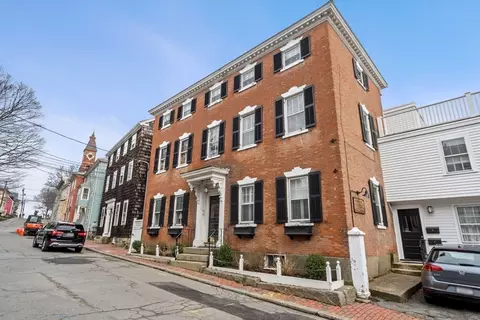 218 Washington St #1, Marblehead, MA 01945