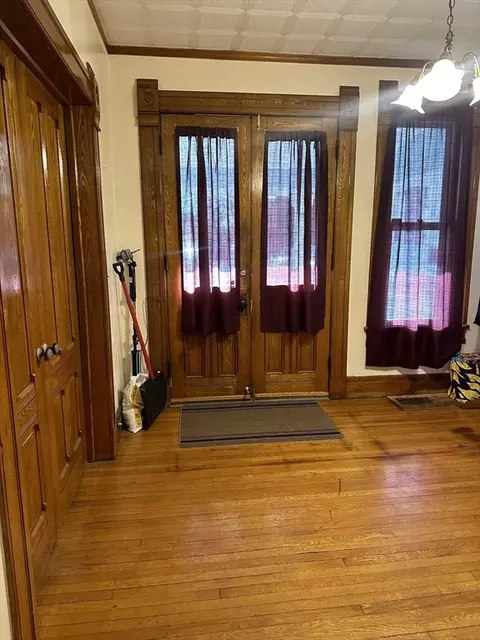 191 Thompson St, Springfield, MA 01109 photo 3