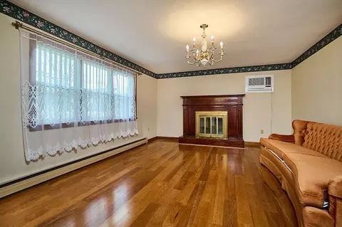Living - 155 Park St, Easthampton, MA 01027 photo 1 of 2