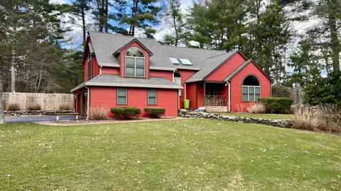 12 Medbury Rd, North Attleboro, MA 02760