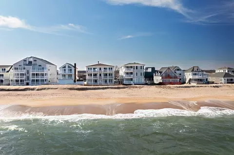 186 N End Blvd #6, Salisbury, MA 01952