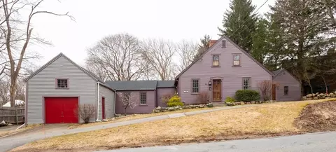 38 Story St, Essex, MA 01929