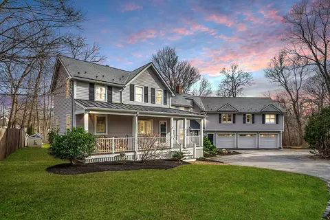 2 Spring Ave, Hamilton, MA 01982