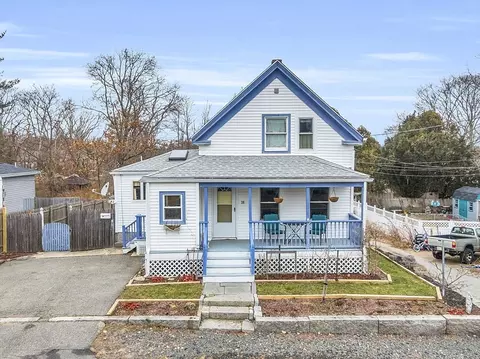 38 Pigeon Hill St, Rockport, MA 01966