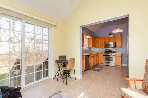 Kitchen - 3 Blackford Ln #3, Epping, NH 03042 photo 4 of 5