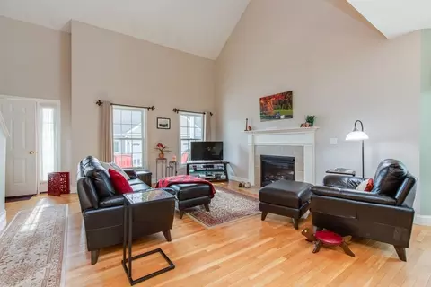 Living - 3 Blackford Ln #3, Epping, NH 03042 photo 3 of 6