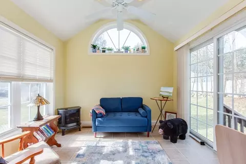 Living - 3 Blackford Ln #3, Epping, NH 03042 photo 5 of 6