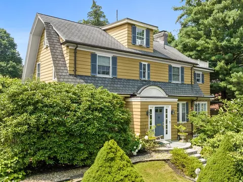 228 Wolcott Rd, Brookline, MA 02467
