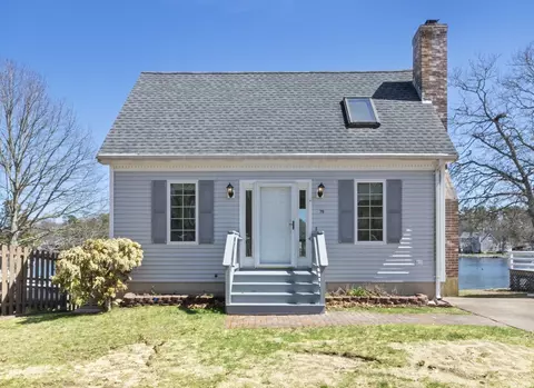 79 Agawam Lake Shore Dr, Wareham, MA 02571