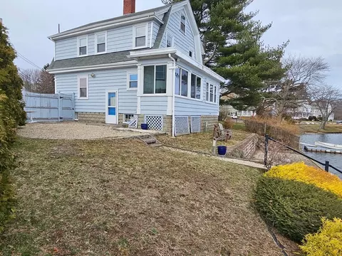 4 Lake View Pl, Lynn, MA 01904