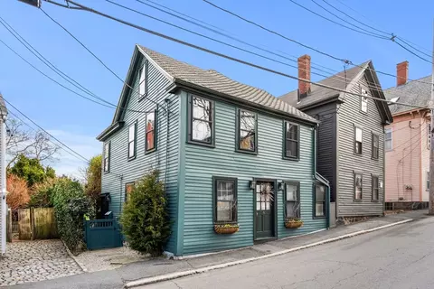 6 Washington St #1, Marblehead, MA 01945