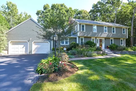 28 Barnstable Rd, Norfolk, MA 02056