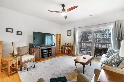 230 Martins Lndg #112, North Reading, MA 01864