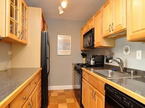 8 Whittier Pl #24F, Boston, MA 02111