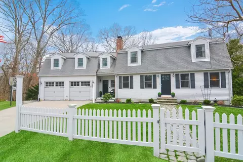 1 Stoney Brook Ln, Attleboro, MA 02703