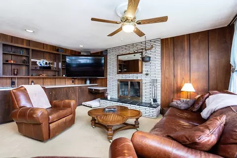 Living - 6 Leo Rd, Marblehead, MA 01945 photo 4 of 5