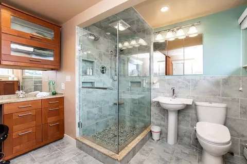 Bath - 6 Leo Rd, Marblehead, MA 01945 photo 3 of 5